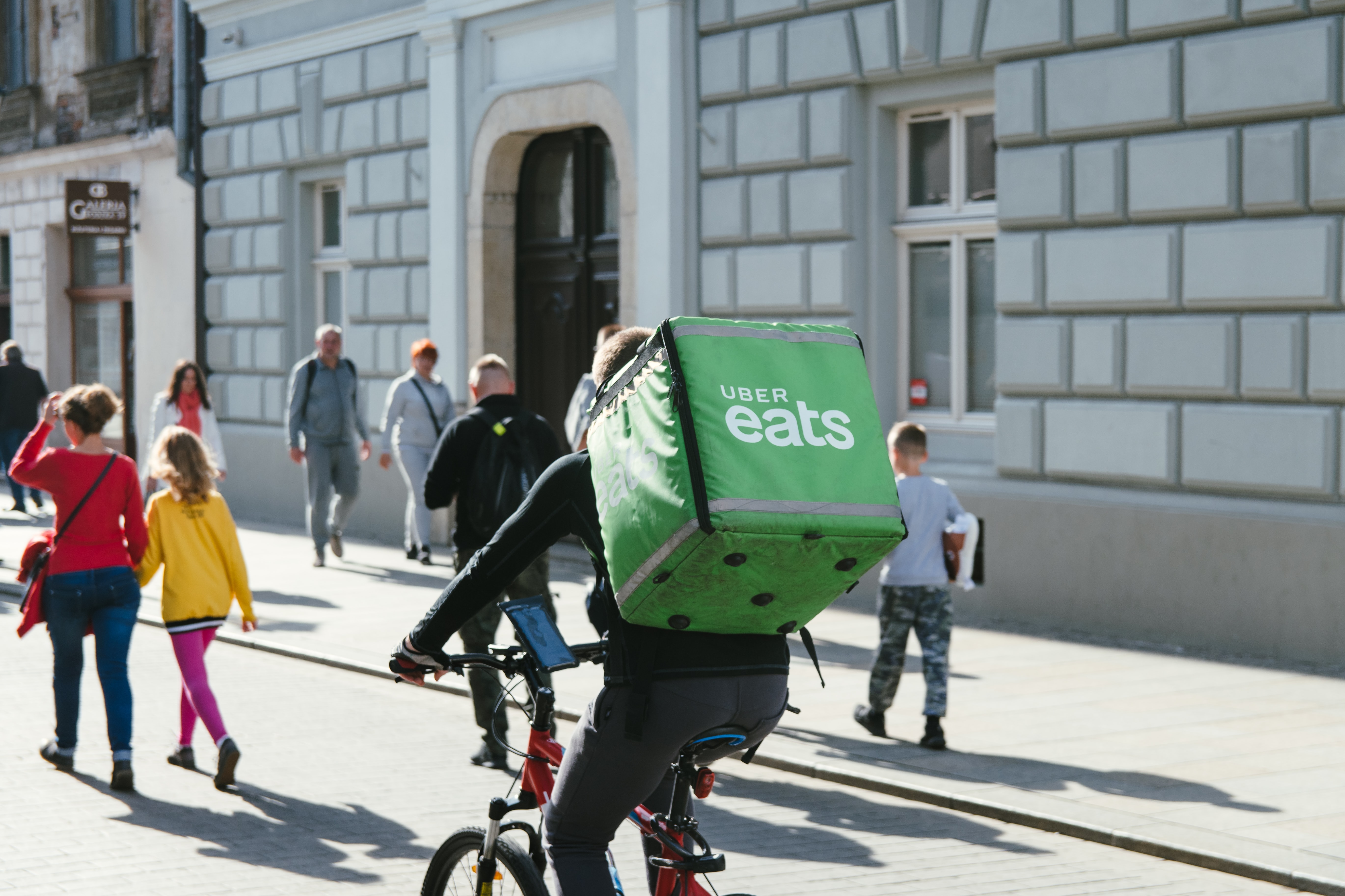 Uber Eats（ウーバーイーツ）の時給はどのくらい？エリア・車両ごとの 